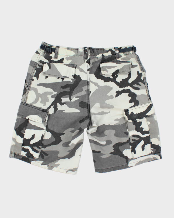 Vintage Snow Camouflage Cargo Shorts - W32 L9