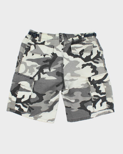 Vintage Snow Camouflage Cargo Shorts - W32 L9