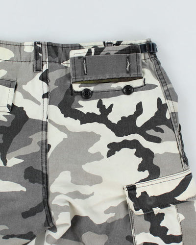 Vintage Snow Camouflage Cargo Shorts - W32 L9