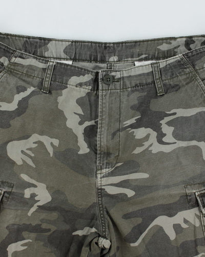 Vintage Camouflage Cargo Shorts - W40 L10