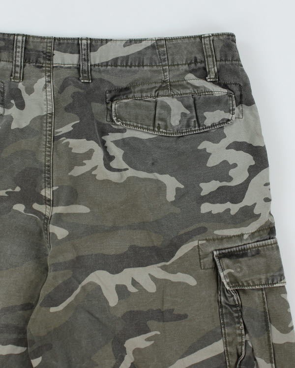 Vintage Camouflage Cargo Shorts - W40 L10