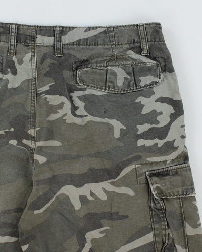 Vintage Camouflage Cargo Shorts - W40 L10