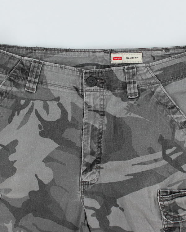 Vintage Camouflage Cargo Shorts - W34 L9