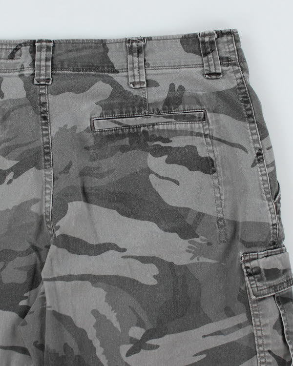 Vintage Camouflage Cargo Shorts - W34 L9