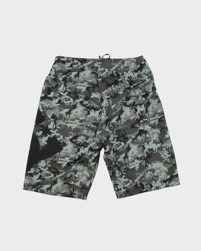 Vintage Y2K DC Skate Co. Camouflage Board Shorts - W30 L11