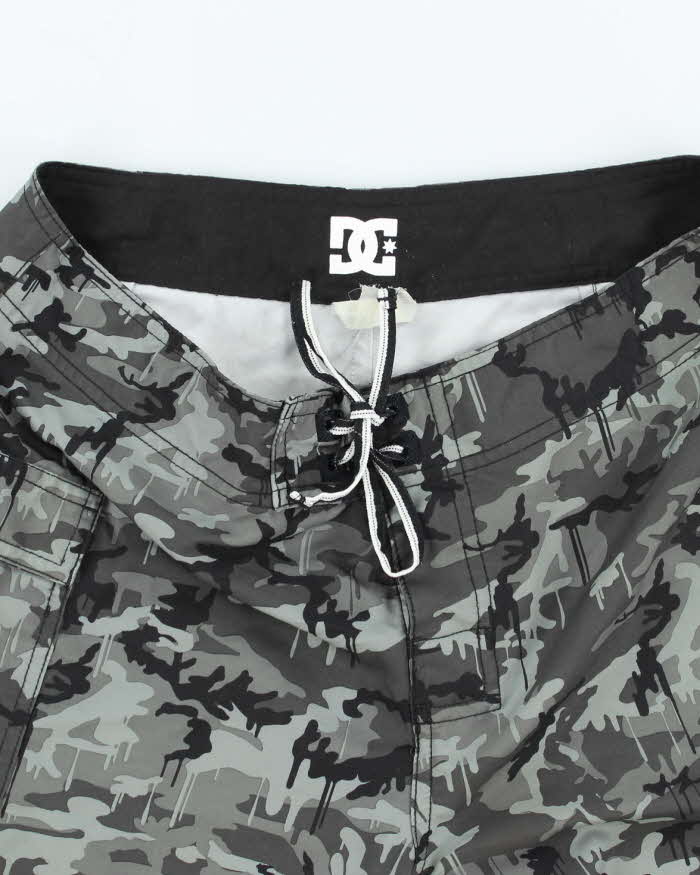 Vintage Y2K DC Skate Co. Camouflage Board Shorts - W30 L11
