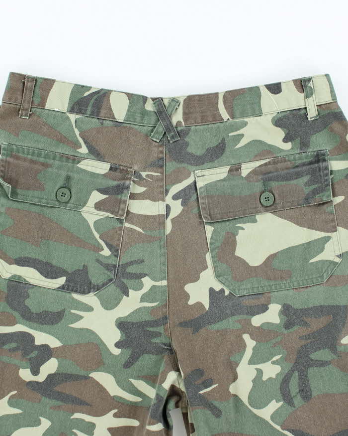 Vintage Y2K Baggy Camouflage Cargo Shorts - W32 L11