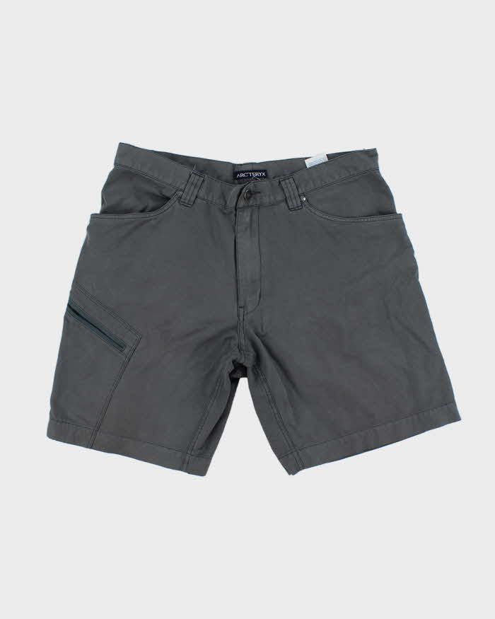 Vintage 2000's Arc'teryx Hiking Cargo Shorts - W32 L8