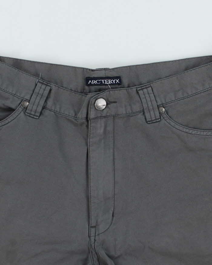 Vintage 2000's Arc'teryx Hiking Cargo Shorts - W32 L8