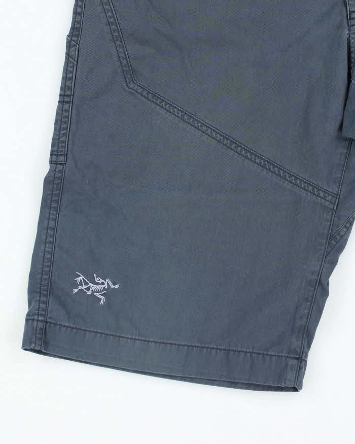 Vintage Arc'teryx Lightweight Chino Hiking Shorts - W32 L11