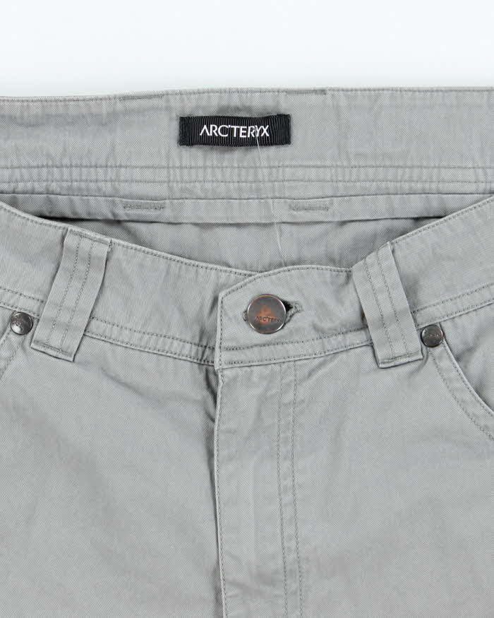 Vintage Arc'teryx Lightweight Grey Chino Hiking Shorts - W32 L13
