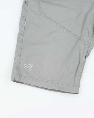 Vintage Arc'teryx Lightweight Grey Chino Hiking Shorts - W32 L13