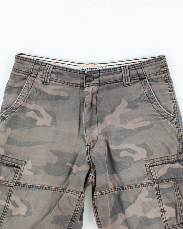 Vintage Levi's Dark Camouflage Cargo Shorts - W32 L9