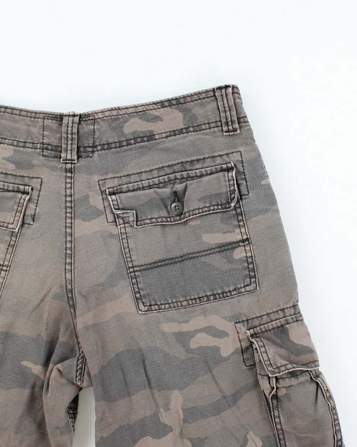 Vintage Levi's Dark Camouflage Cargo Shorts - W32 L9