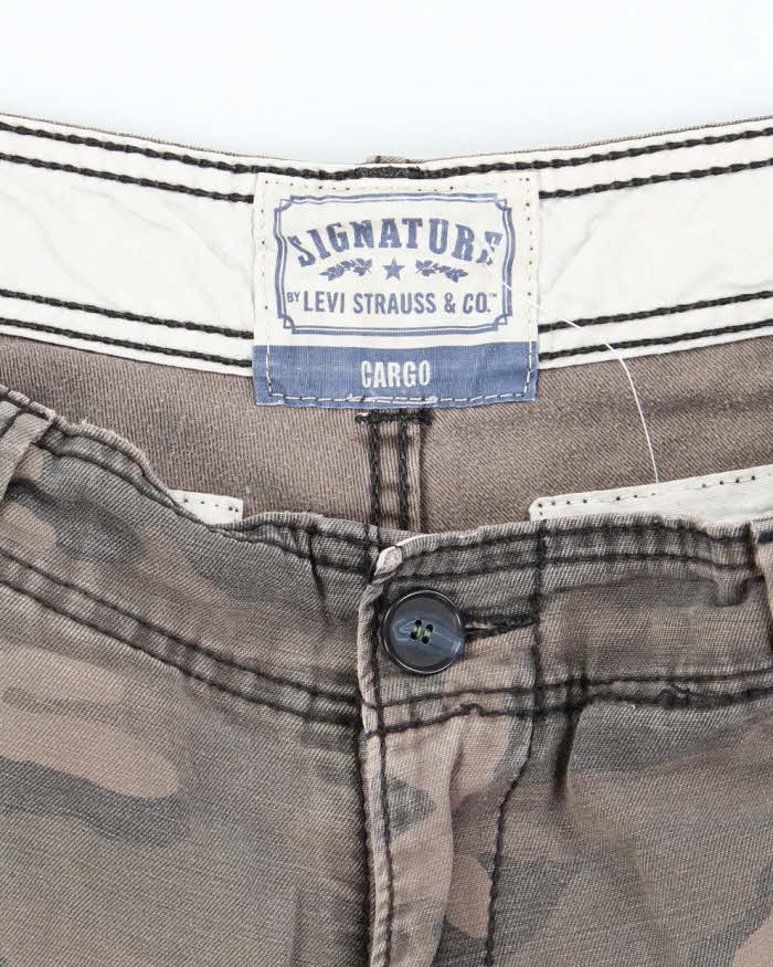 Vintage Levi's Dark Camouflage Cargo Shorts - W32 L9