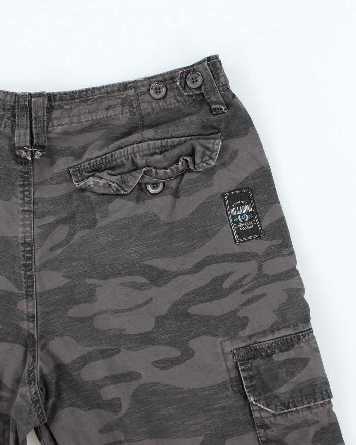 Vintage 2000's Billabong Black Camouflage Cargo Shorts - W32 L10