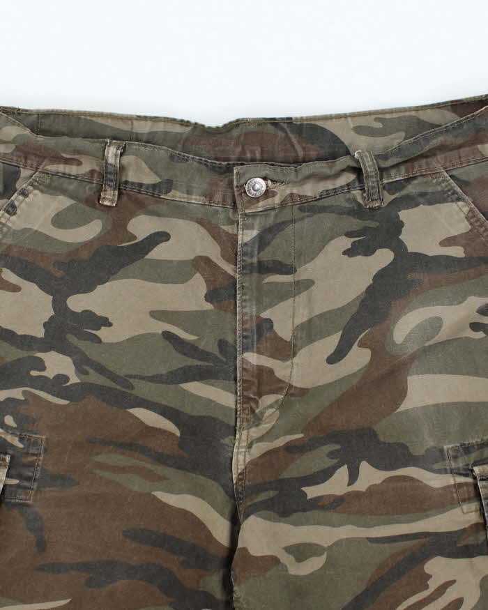 Vintage 2000's Levi's Baggy Camouflage Cargo Shorts - W34 L9