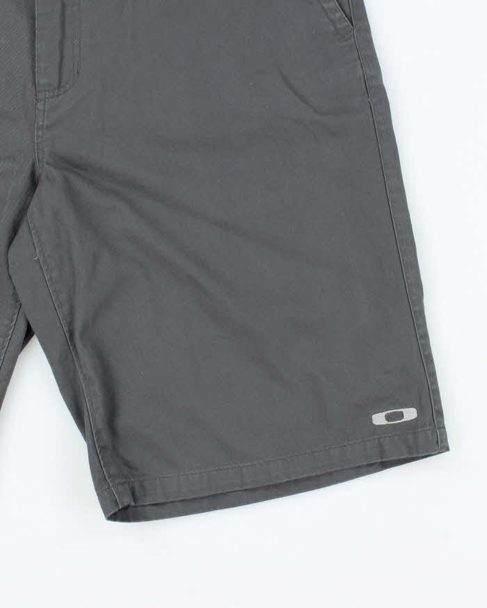 Vintage 2000's Oakley Small Embroidered Logo Chino Shorts - W32 L10