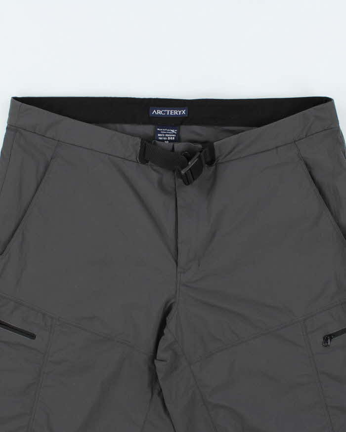 Vintage 2000's Arc'teryx Lightweight Multi-Pocketed Shorts - W34 L10