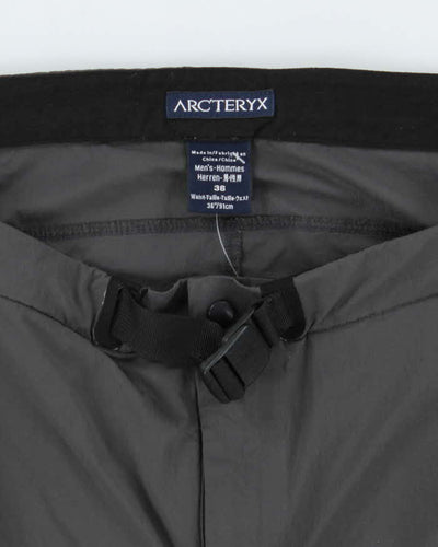 Vintage 2000's Arc'teryx Lightweight Multi-Pocketed Shorts - W34 L10