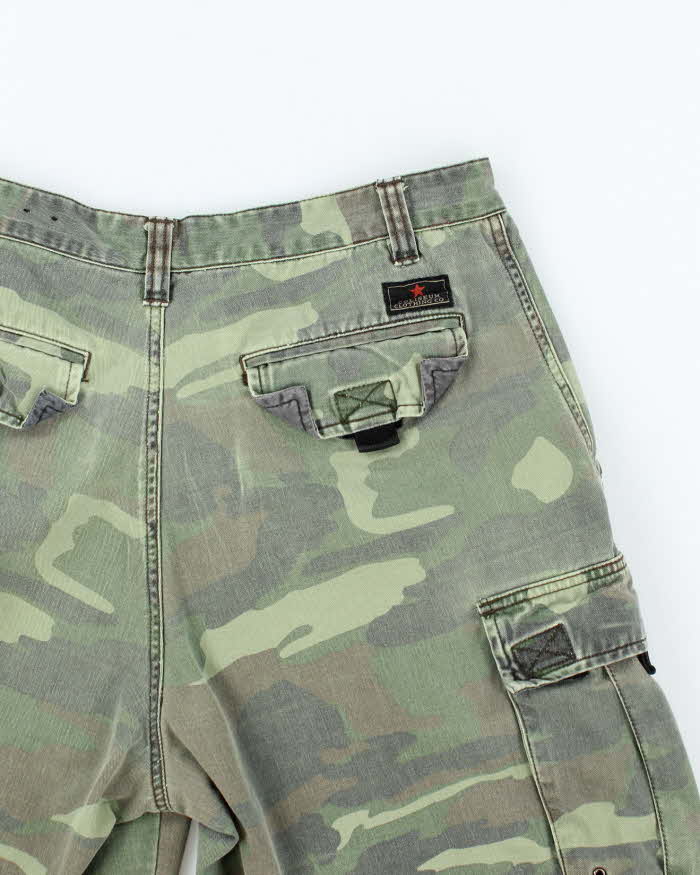 Vintage Y2K Coliseum Camouflage Cargo Shorts - W30 L8
