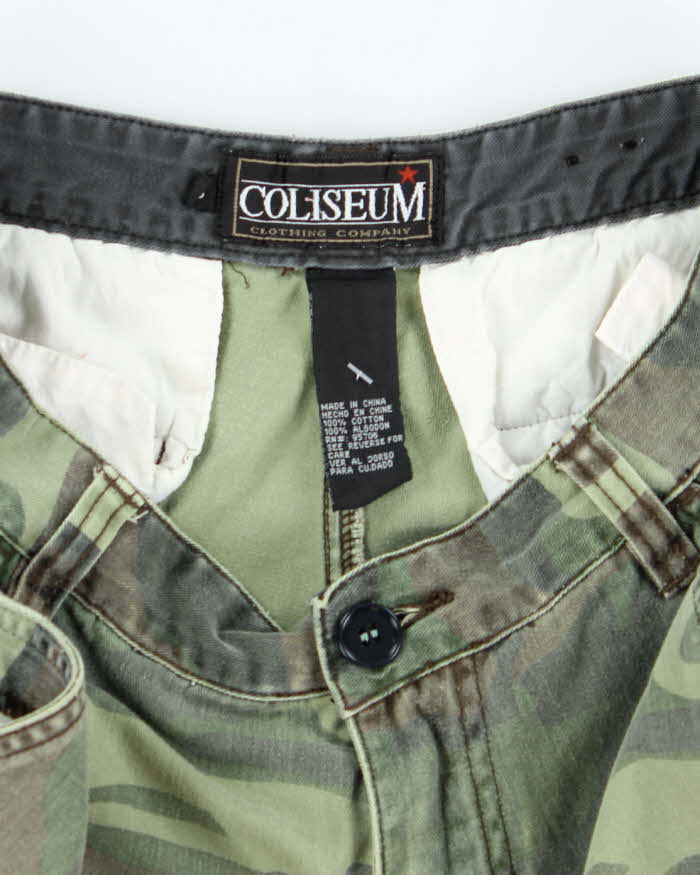 Vintage Y2K Coliseum Camouflage Cargo Shorts - W30 L8