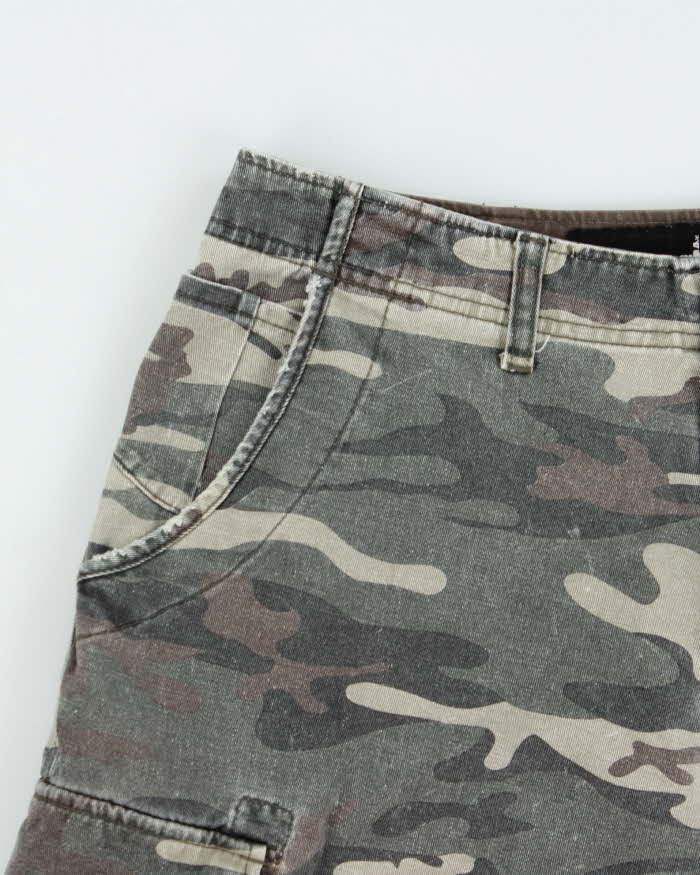 Vintage Y2K 00s Lost Black Sheep Surf Loose Fit Camo Canvas Cargo Shorts - W32