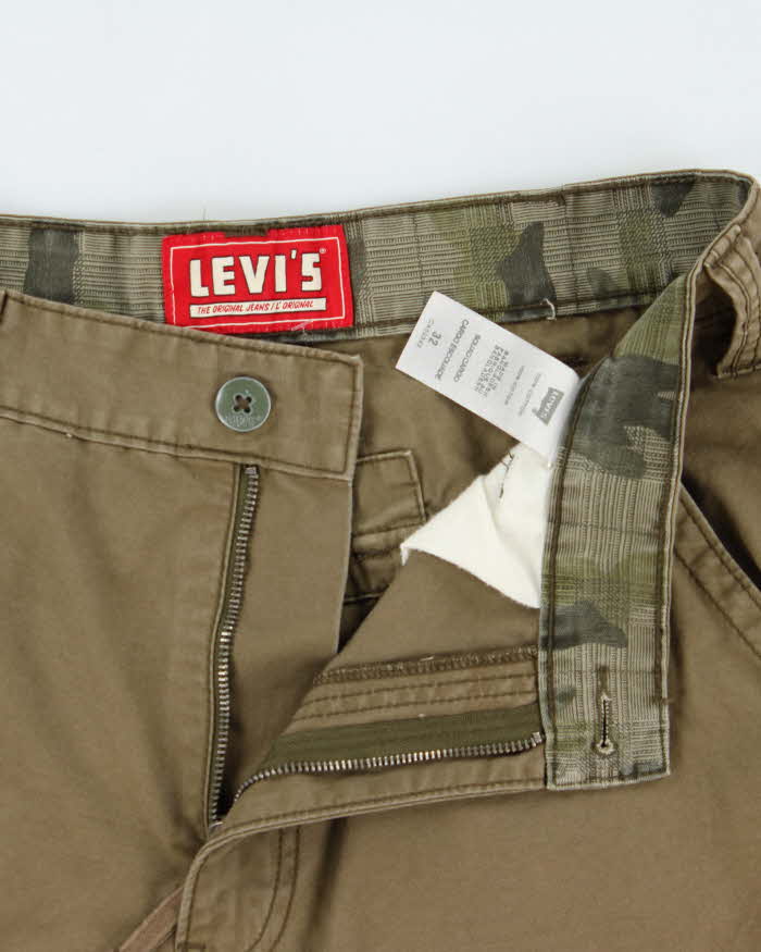 Vintage Y2K 00s Levi's Khaki Loose Fit Canvas 'Squad' Cargo Shorts - W32