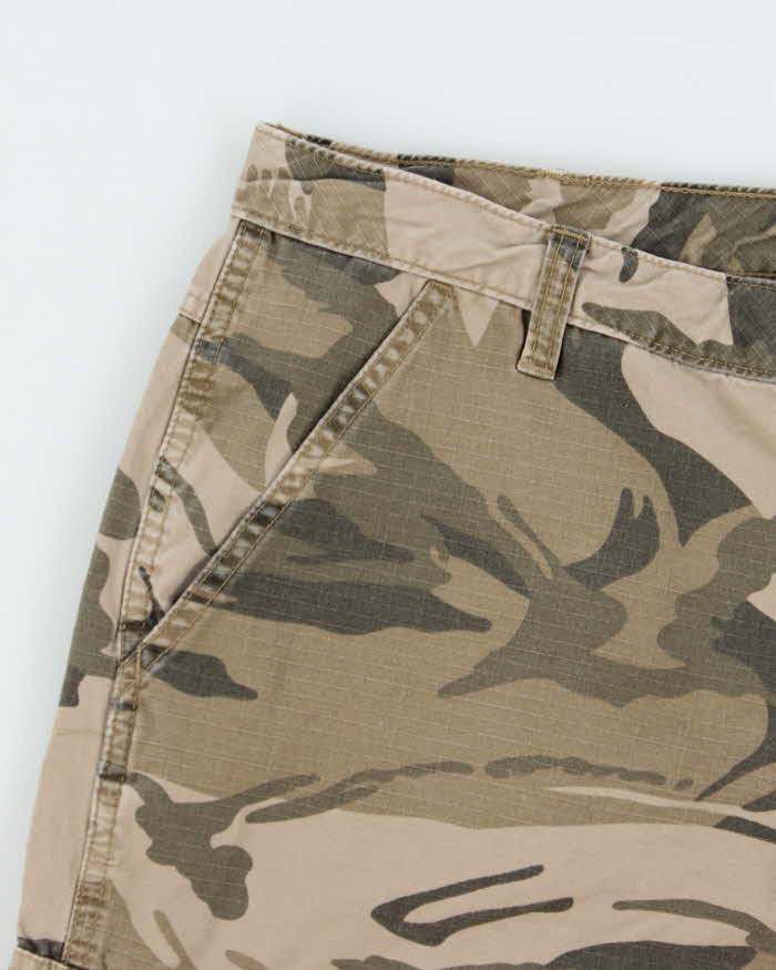 Vintage Y2K 00s Wrangler Woodland Camo Loose Fit Canvas Cargo Shorts - W38