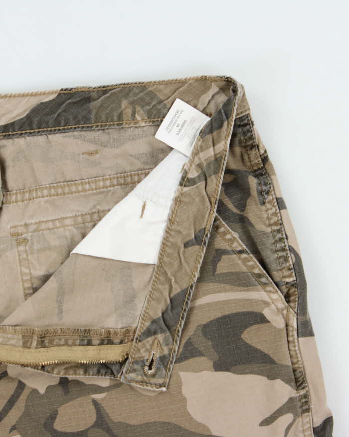 Vintage Y2K 00s Wrangler Woodland Camo Loose Fit Canvas Cargo Shorts - W38
