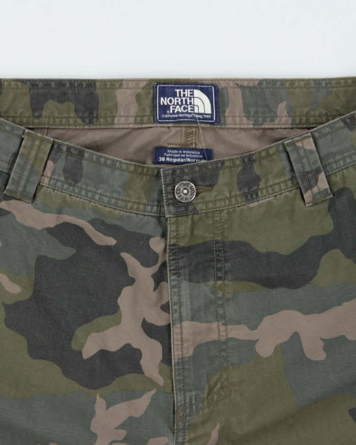 Vintage The North Face Heritage Loose Fit Woodland Camo Canvas Cargo Shorts - W36