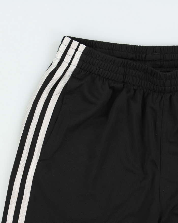 Vintage Adidas 8" Relaxed Fit Silver 3-Stripe Pocket Sports Shorts - XL