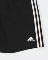Vintage Adidas 8" Relaxed Fit Silver 3-Stripe Pocket Sports Shorts - XL