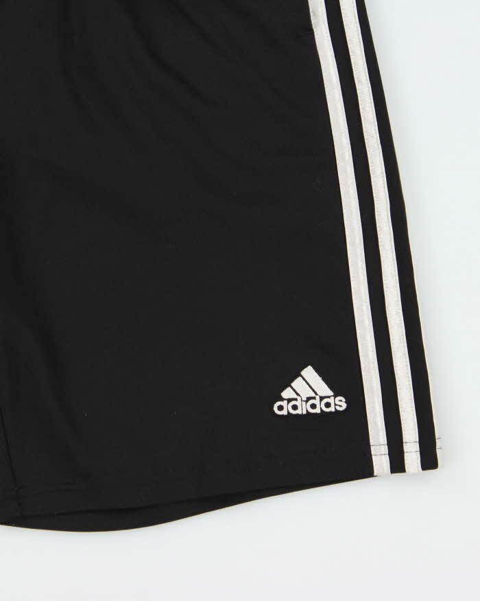 Vintage Adidas 8" Relaxed Fit Silver 3-Stripe Pocket Sports Shorts - XL