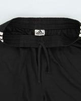 Vintage Adidas 8" Relaxed Fit Silver 3-Stripe Pocket Sports Shorts - XL