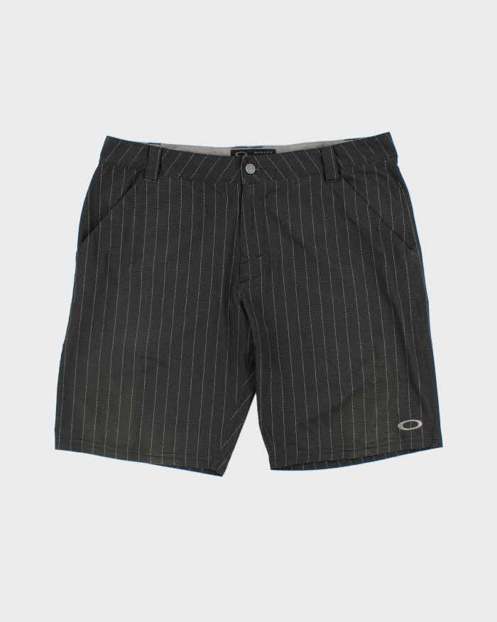 Vintage Oakley 11" Soft Shell Striped Relaxed Fit Adventure Shorts - W38