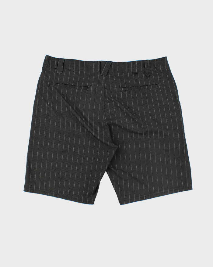 Vintage Oakley 11" Soft Shell Striped Relaxed Fit Adventure Shorts - W38