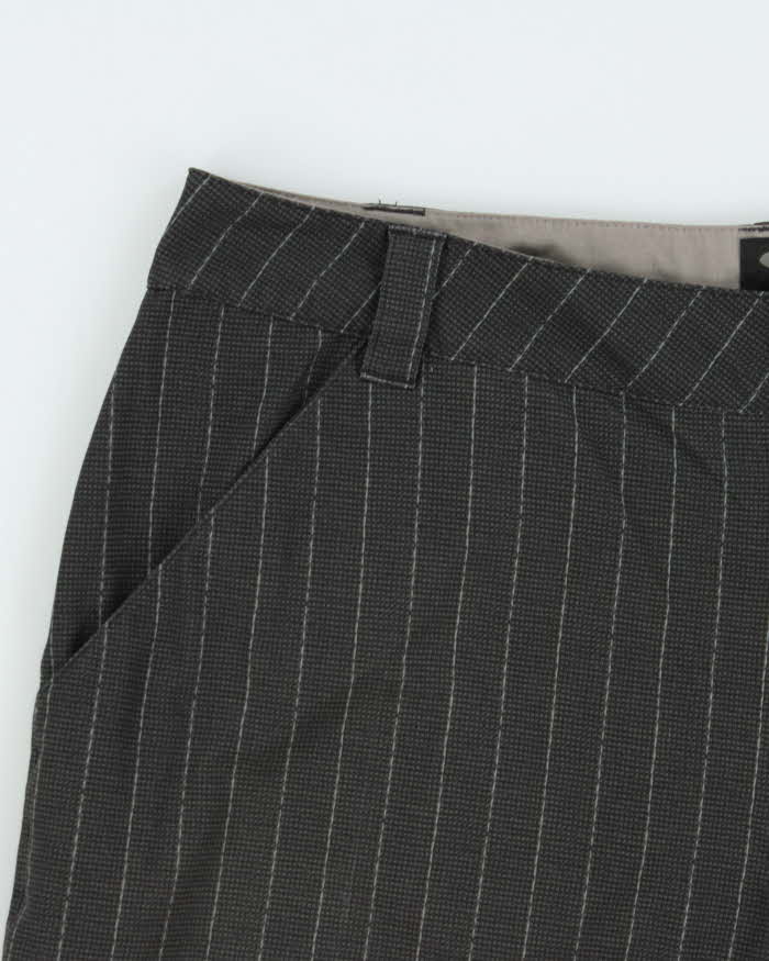 Vintage Oakley 11" Soft Shell Striped Relaxed Fit Adventure Shorts - W38