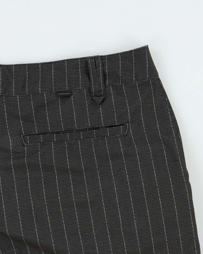 Vintage Oakley 11" Soft Shell Striped Relaxed Fit Adventure Shorts - W38