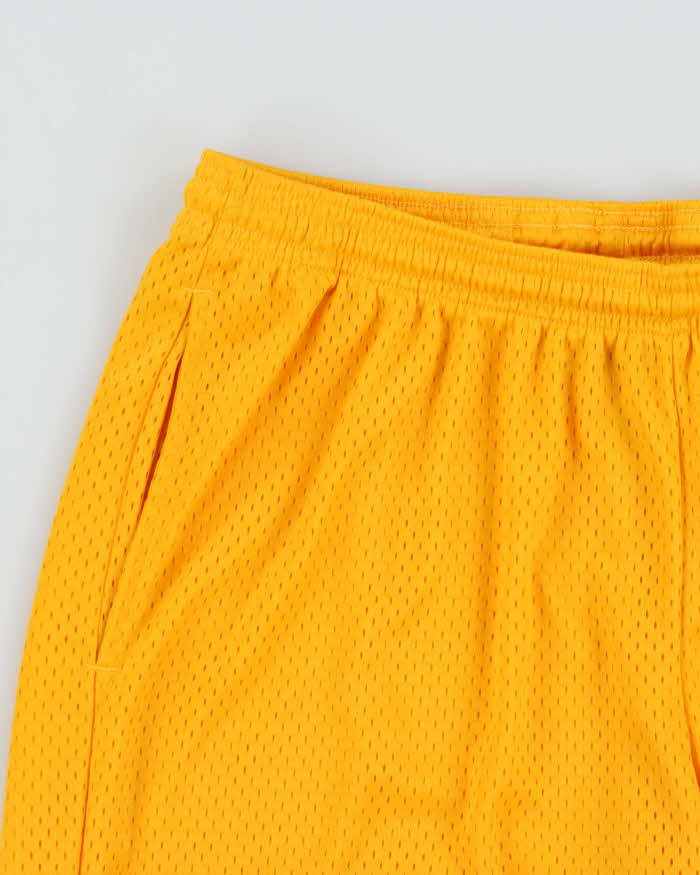 Vintage Champion Relaxed Fit Mesh Athletic Shorts - M