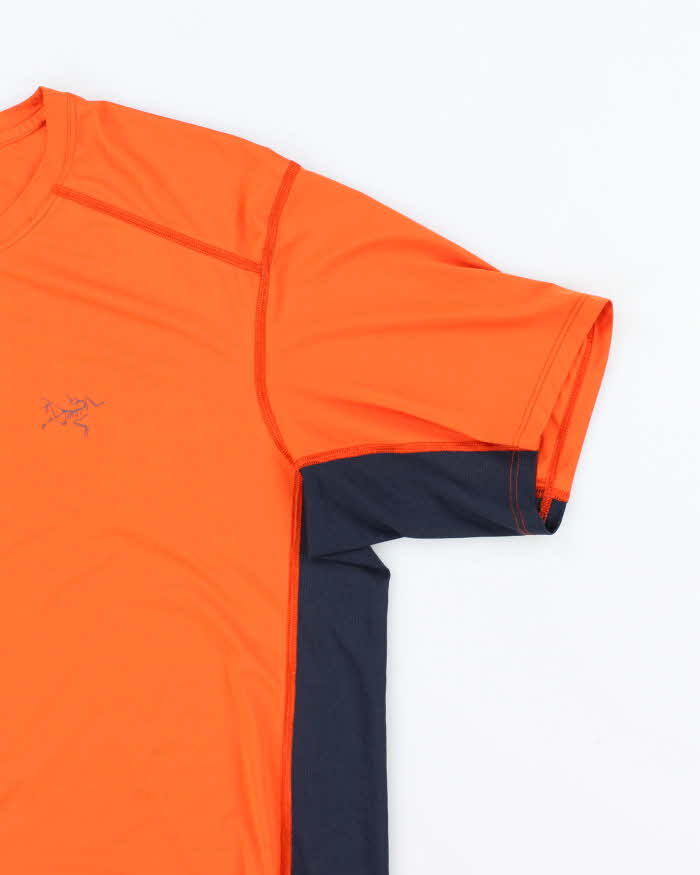 Vintage 2000's Arc'teryx Lightweight Small Logo Sports T-Shirt - L