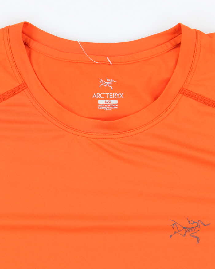 Vintage 2000's Arc'teryx Lightweight Small Logo Sports T-Shirt - L