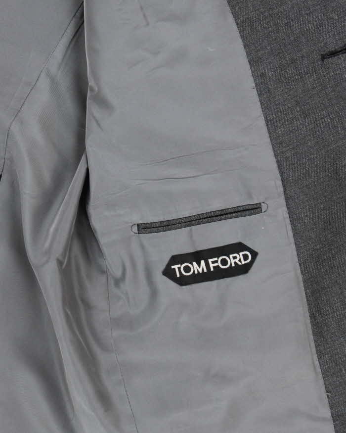 2022 Tom Ford Charcoal Woven Wool Pointed Lapel Single Breasted Relaxed Straight Leg Two-Piece Suit - XL