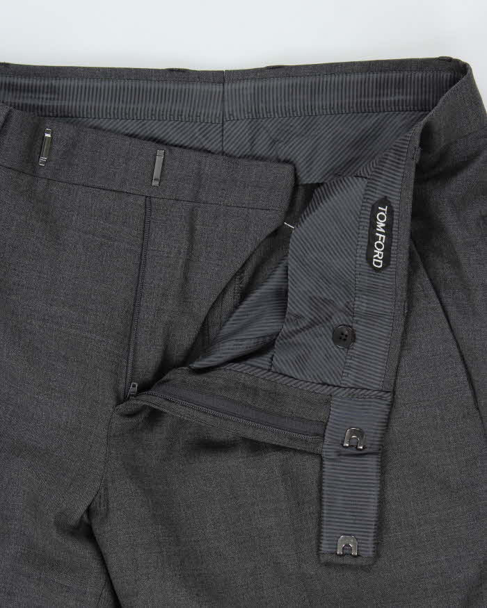 2022 Tom Ford Charcoal Woven Wool Pointed Lapel Single Breasted Relaxed Straight Leg Two-Piece Suit - XL