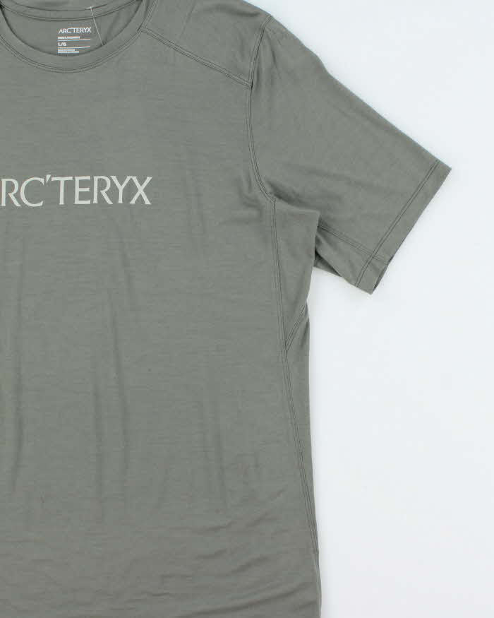 2023 Arc'teryx 'Ionia Arc'word Logo' Khaki Merino Wool Fairtrade Crewneck Hiking T-Shirt - L