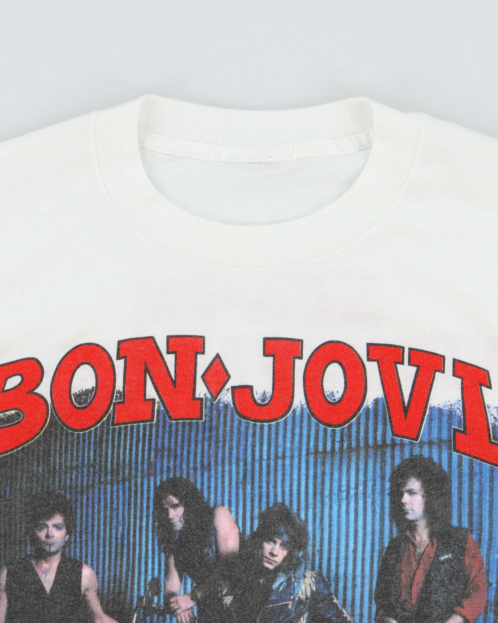 【ビンテージ】BON JOVI 1989 Tシャツ Lサイズ Vintage 1989 Bon Jovi 'Kiss-Em Where It Stinks Tour New Jersey