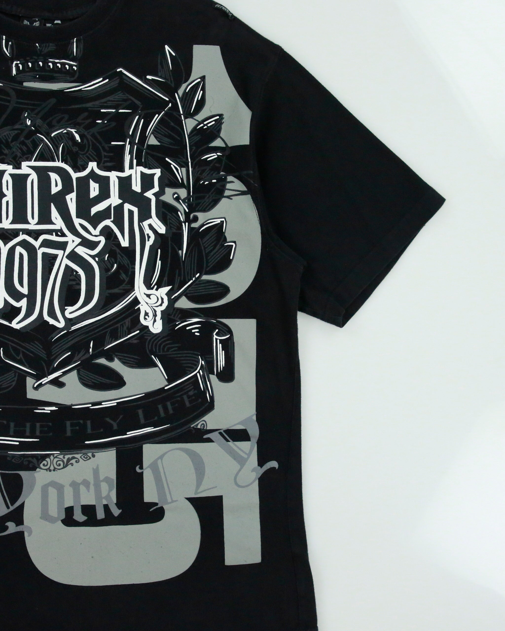 Vintage Y2K 00s Avirex Heavyweight N.Y Crest Crewneck T-Shirt - L