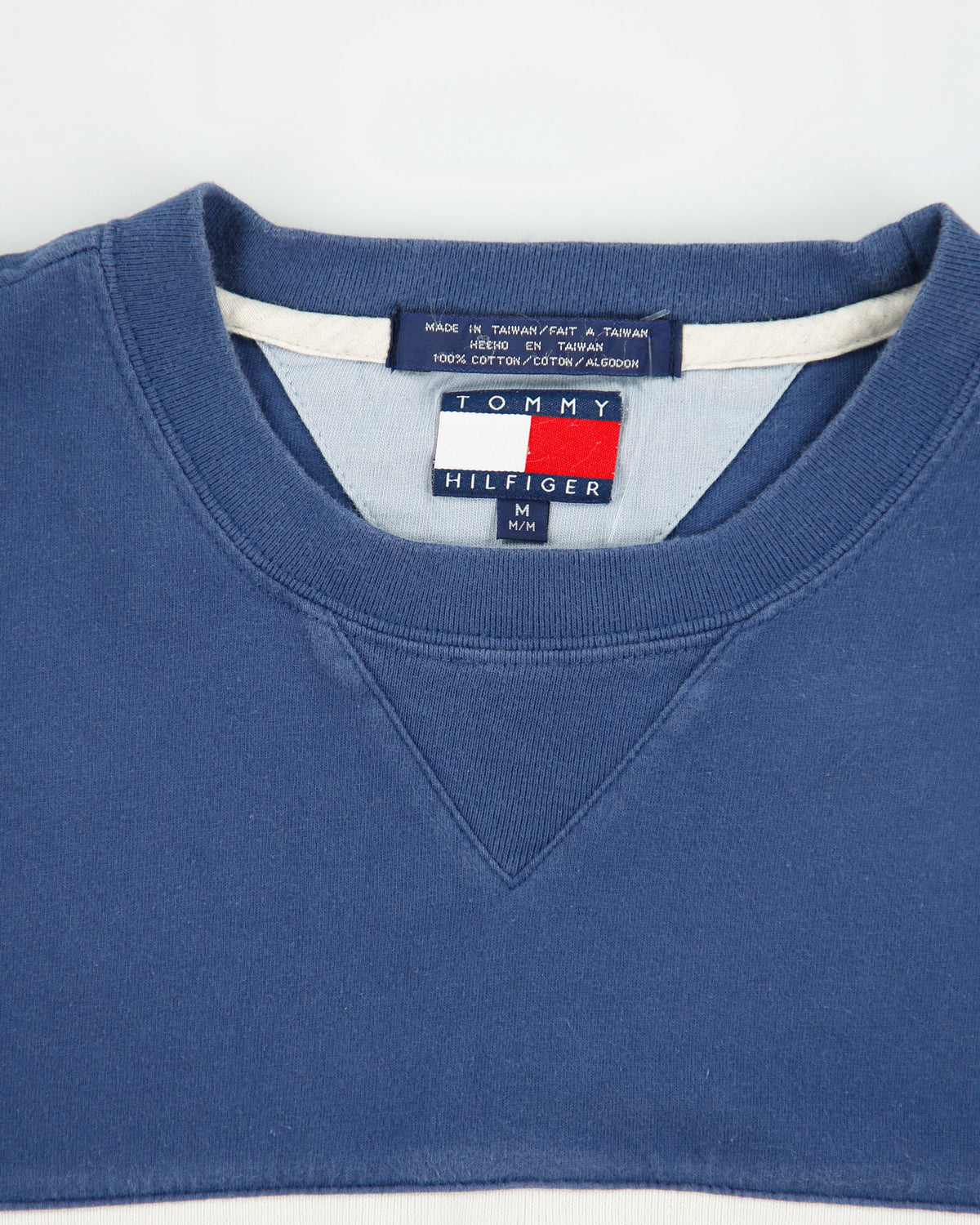 Vintage 2000' Y2K Tommy Hilfiger Rib Embroidered Heavyweight Crewneck T-shirt - M