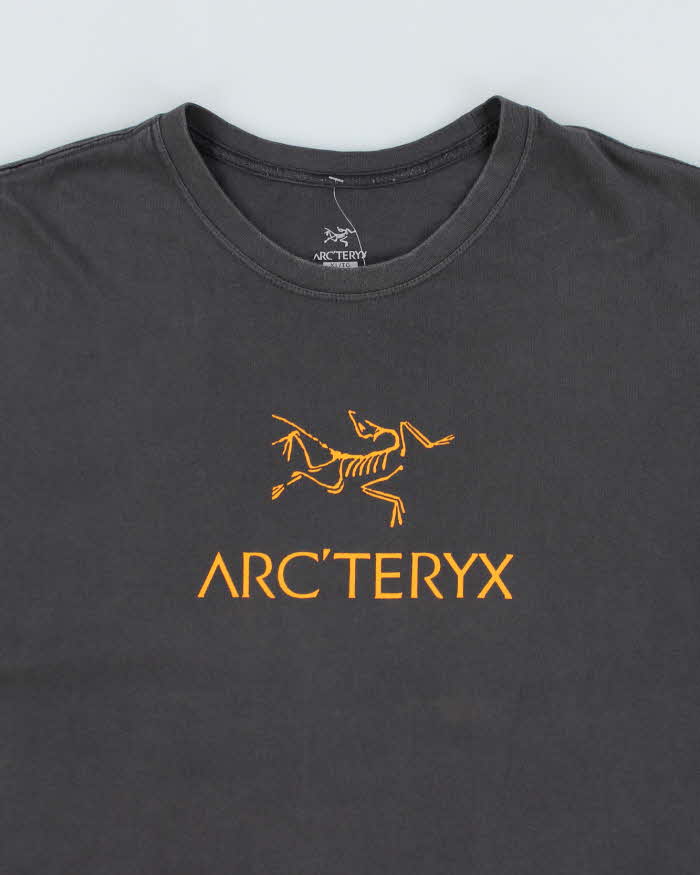 Vintage Arc'teryx Centre Logo T-Shirt - XL – Rokit