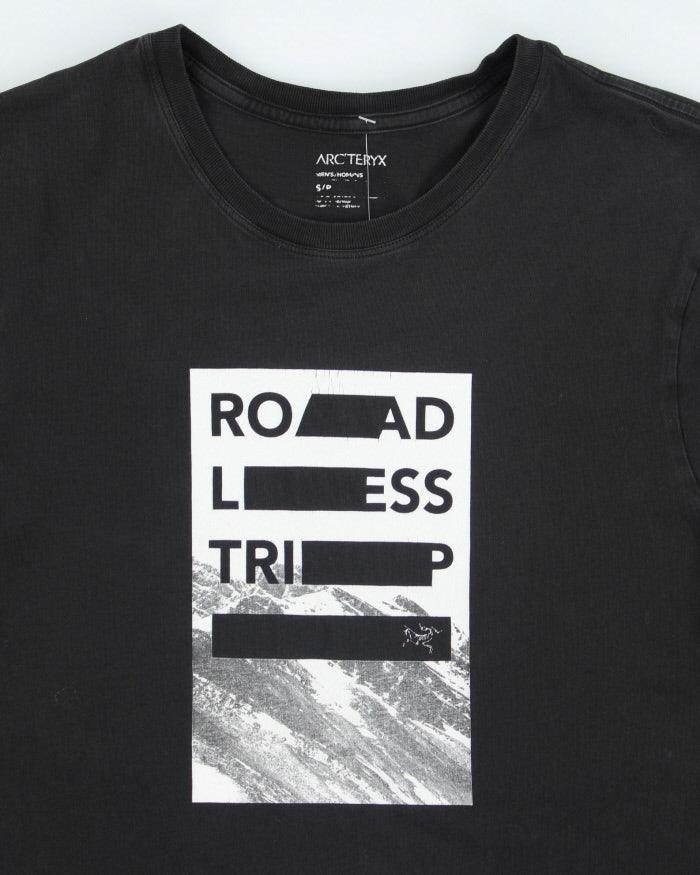 Vintage 2000's Arc'teryx Graphic T-Shirt - S